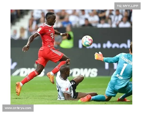 拜仁主场对阵法兰克福，伊藤洋辉首发登场